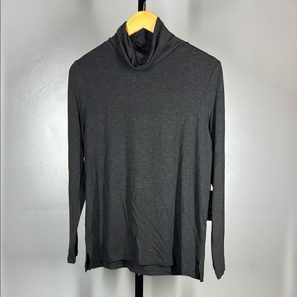 Market & Spruce Chic Gray Turtleneck Top